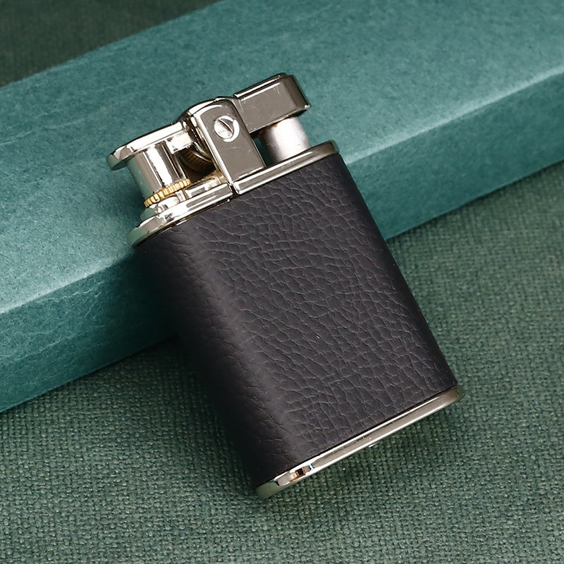 Retro Leather-Wrapped Kerosene Lighter – Vintage Flint Wheel Windproof Design