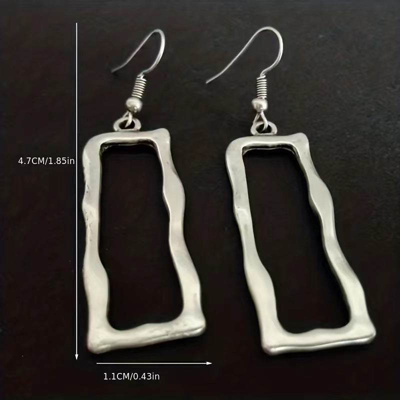 Rectangle earring dimension diagram showing 4.7 by 1.1 cm